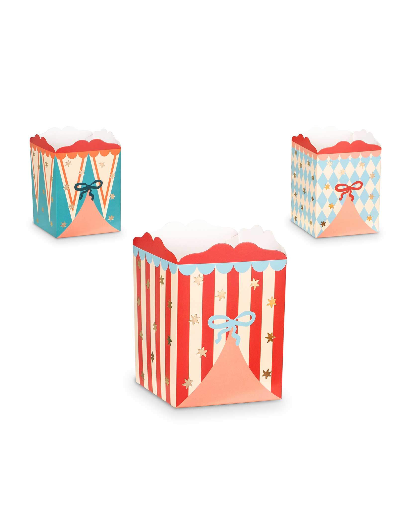 Momo Party's 3.15" x 4.5" x 3.15" Circus Party Snack Boxes by Party Deco. Comes in a set of in 3 different colors/designs, this set of vibrant, festive boxes is perfect for serving up popcorn, treats, and snacks at your table. The carnival-inspired design will surely add a touch of fun to your event. 