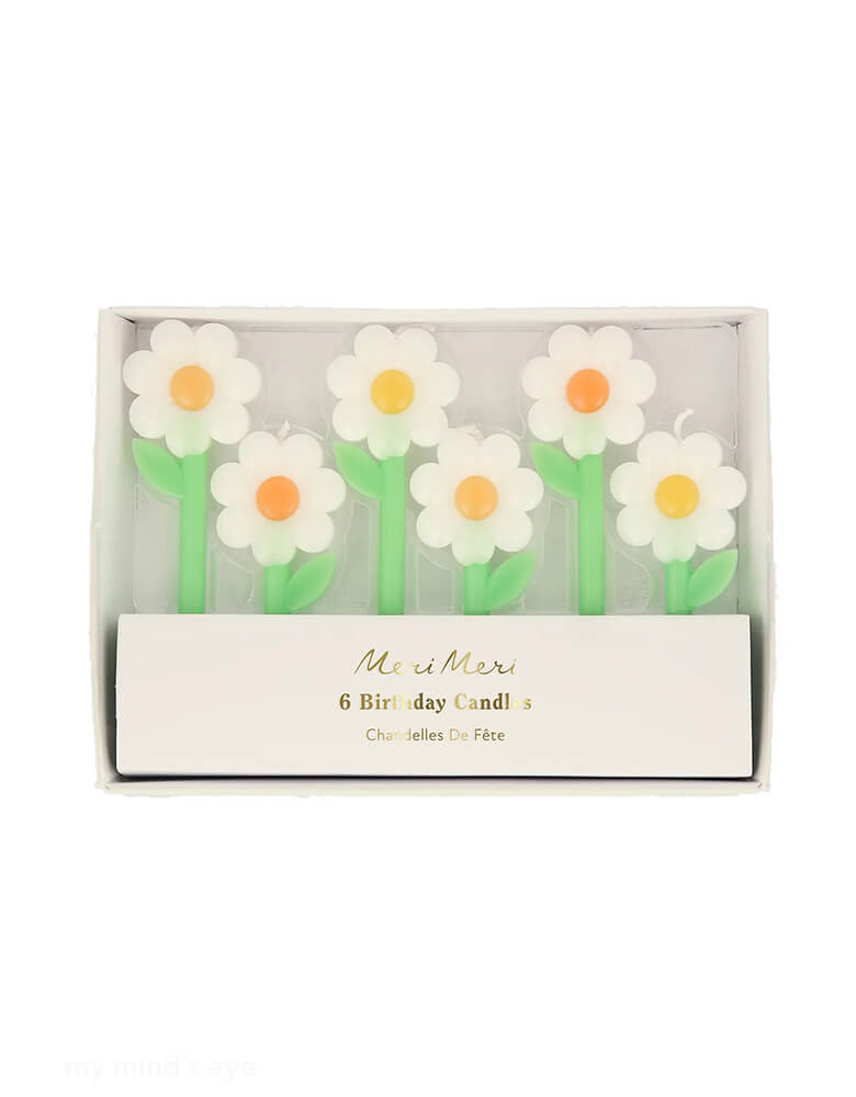 Momo Party's 4.375" Daisy Candles by Meri Meri. Comes in a set of 6 candles in 2 sizes, they're perfect for a daisy themed birthday, a garden party or kid's fairy themed party.