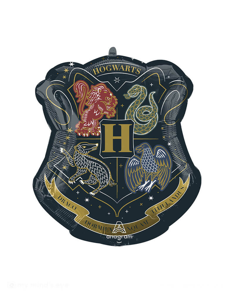Momo Party's 22" Harry Potter Hogwarts Crest Shaped Foil Balloon. This balloon features House Emblems Of Gryffindor, Slytherin, Hufflepuff And Ravenclaw and is perfect for using in a Harry Potter themed balloon bouquet. This balloon includes a self-sealing valve, preventing the gas from escaping after it's inflated. The balloon can be inflated with helium to float or with a balloon air inflator.