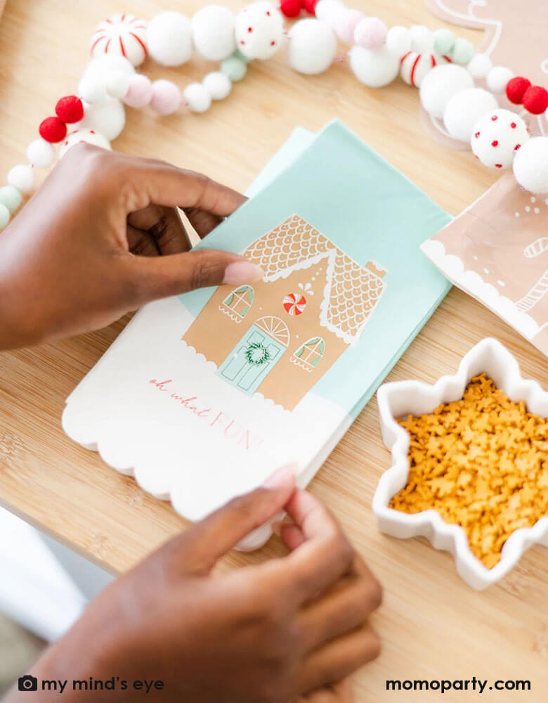 Gingerbread Scalloped Guest Napkins (Set of 24)